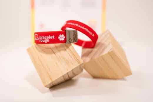 Le bracelet rouge