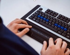 Clavier de haute qualité avec entrée Braille intégrée. 