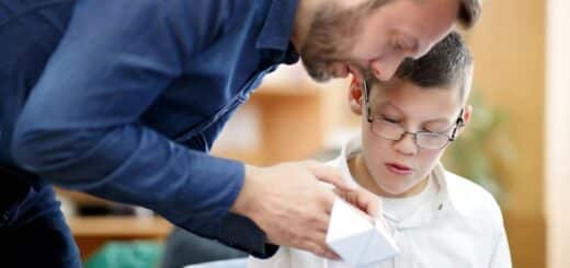 Photo d'un homme et d'un petit garçons